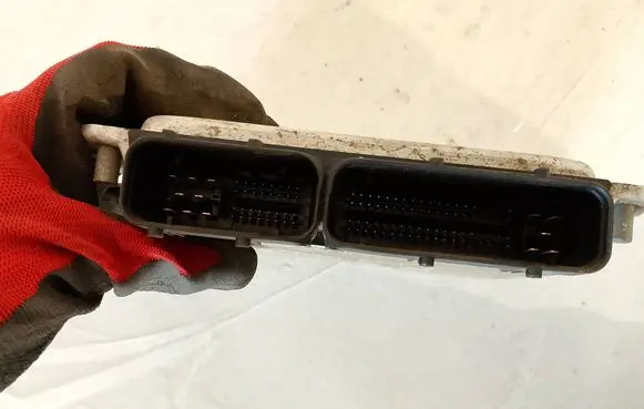 Volkswagen Bora Engine control unit/module 038906012HC 1039S02422 0281011311