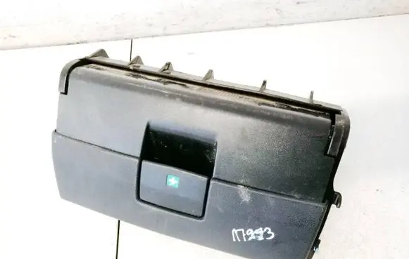 Audi A3 S3 8P Glove box 8p0881578