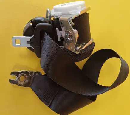 Rear seatbelt