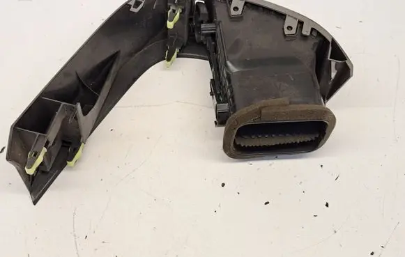 Toyota Prius (XW20) Dashboard side air vent grill/cover trim 5565047040