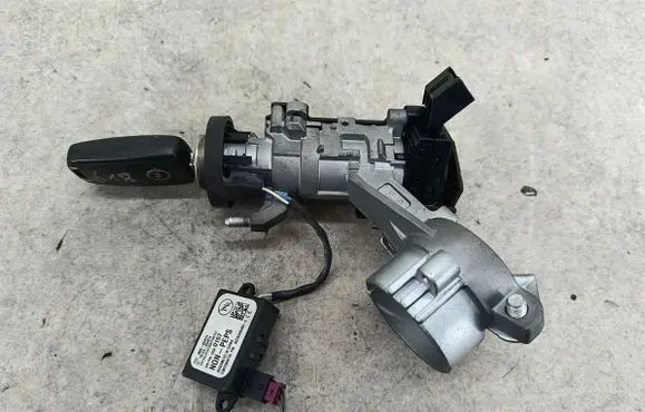 Opel Astra J Ignition lock 13430154