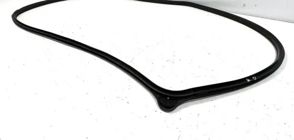 Suzuki Vitara (LY) Front door rubber seal
