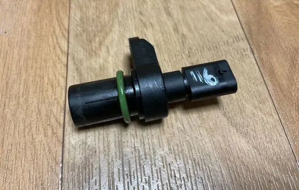 BMW 5 E60 E61 Camshaft position sensor 7803093