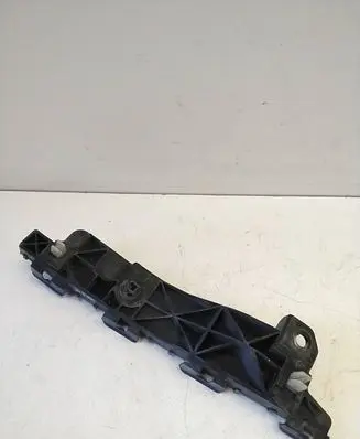 Front bumper mounting bracket