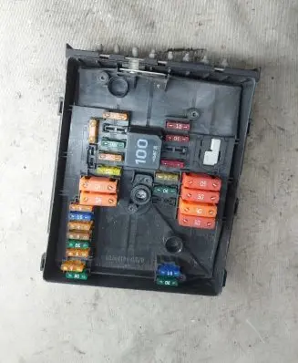 Volkswagen Touran I Fuse box set 1K0937800AB L1T000034 1K0937819