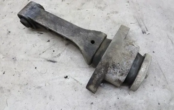 KIA Sportage Engine mount vacuum valve GMAUTO4574097