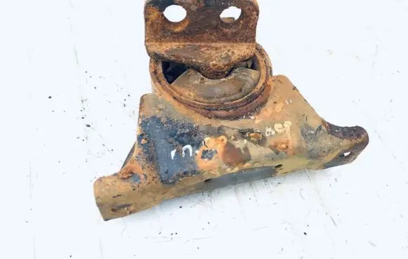 Mazda Premacy Engine mount bracket