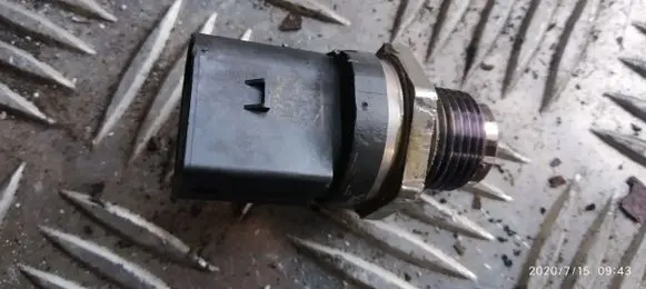 Mercedes-Benz Sprinter W906 Fuel pressure sensor 0281002843