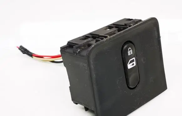 Nissan Primera Central locking switch button 6034081 28082 68485BA10