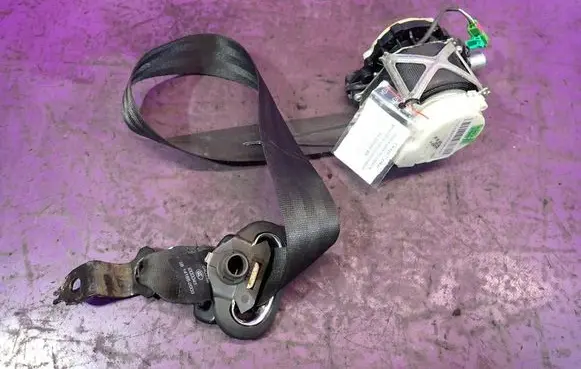 Skoda Fabia Mk2 (5J) Front seatbelt