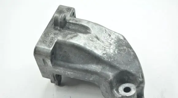 Mercedes-Benz E W212 Engine mounting bracket A6422233404