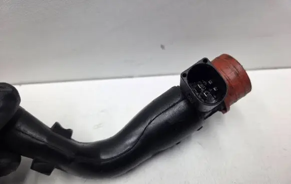 Mercedes-Benz CLS C219 Breather/breather pipe/hose A6420160381 6420160381