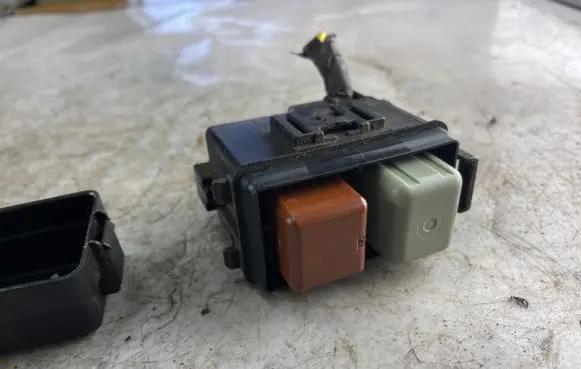 Toyota Land Cruiser (J120) Relay mounting block 826623d140