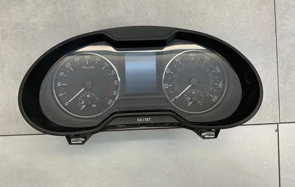 Speedometer (instrument cluster)
