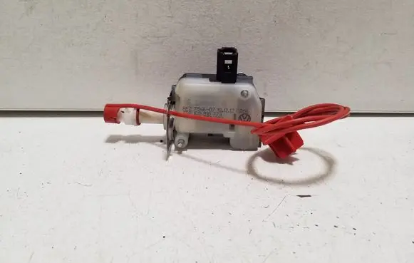 Audi TT TTS Mk2 Fuel tank cap lock motor 1C0810773 1K5959782