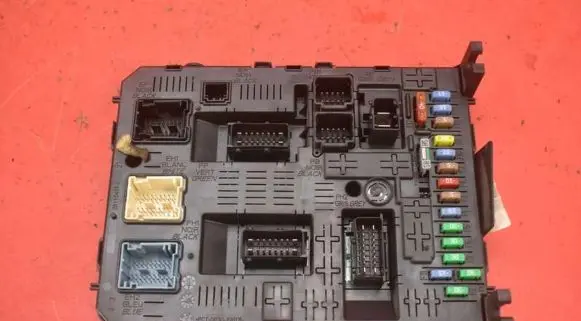 Peugeot 5008 Fuse box set 9666895680