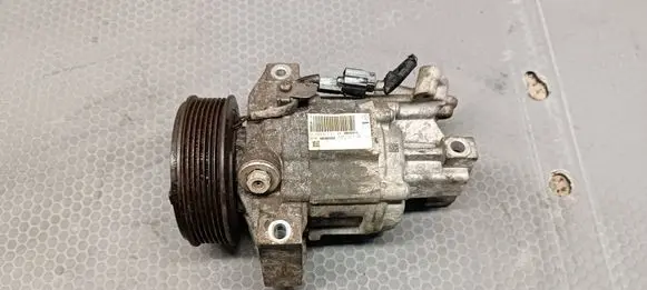 Dacia Sandero II Air conditioning (A/C) compressor (pump) Z0015421C 6052665232