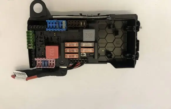 Mercedes-Benz E W213 Fuse box cover A2135400200 P00131746