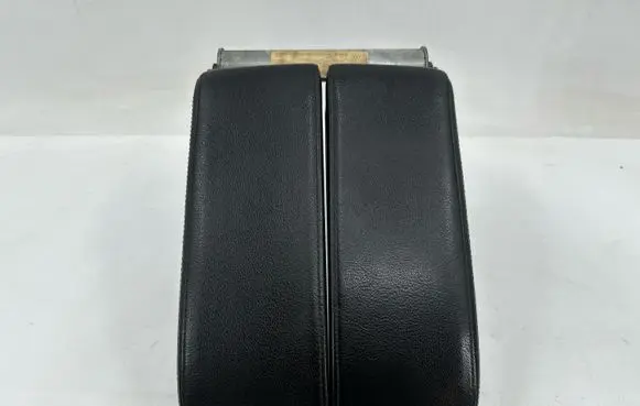 Volkswagen Touareg II Armrest 7P6864207B