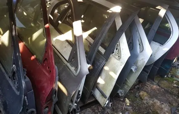 Toyota Camry Rear door vysnines