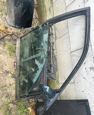 Audi A6 S6 C4 4A Front door manual window regulator 