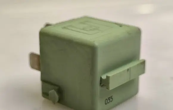 BMW 5 E39 Other relay V23134K59X222 6136 8366600