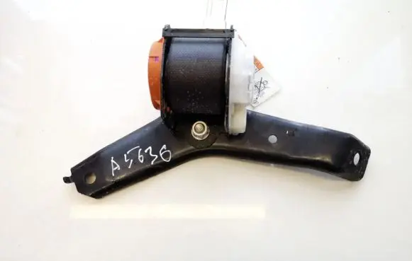 Middle seatbelt (rear)