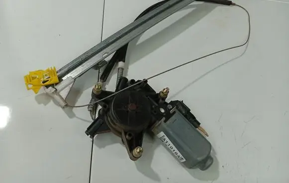 Renault Scenic I Front door window regulator motor 