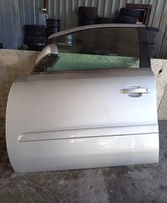 Opel Zafira B Front door
