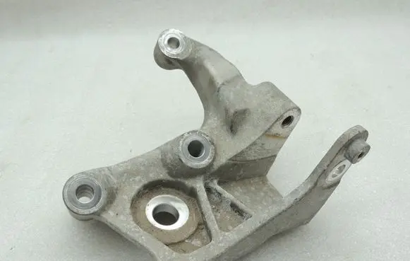 Volvo XC90 Engine mounting bracket 31430490