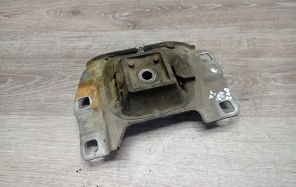 Volvo V50 Engine mount bracket 349249 3M517M123