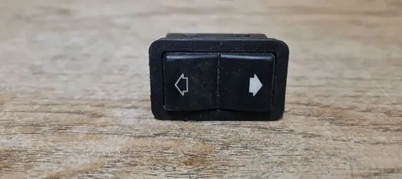 BMW 5 E39 Electric window control switch 8368974