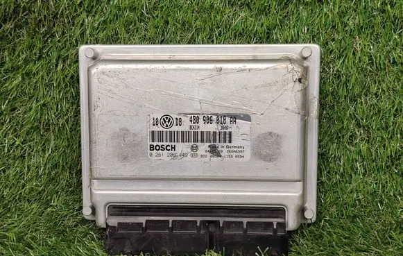 Volkswagen PASSAT B5 Engine control unit/module ECU 4B0906018AA 0261206449
