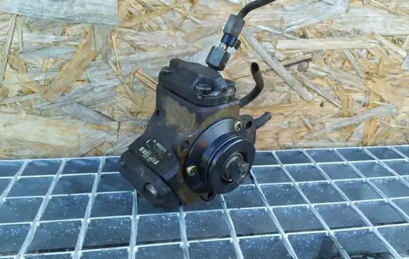 Hyundai Tucson JM Fuel injection high pressure pump 0445010038