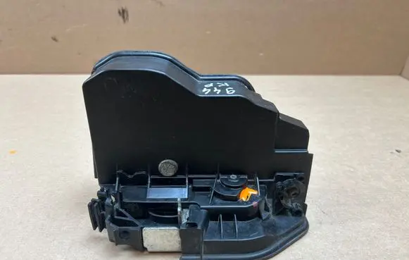 BMW 3 E90 E91 Front door lock 7229461