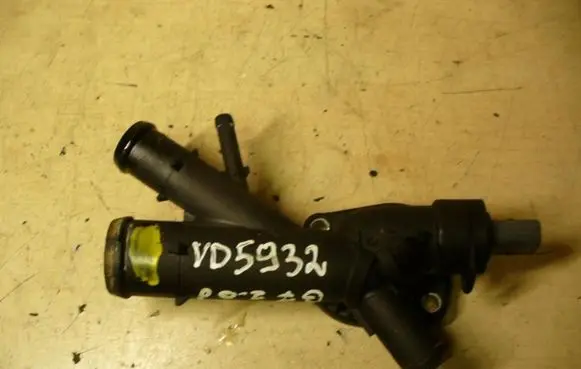 Volkswagen PASSAT B7 Engine coolant pipe/hose 03L121131AA VD5932