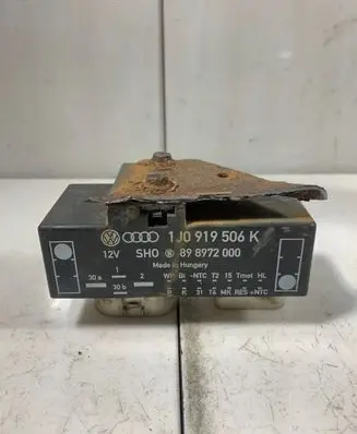 Audi TT Mk1 Coolant fan relay 1J0919506K 898972000