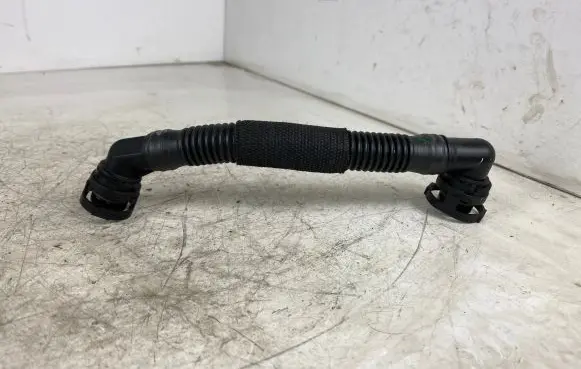 Audi A4 S4 B9 Breather hose/pipe 04L10