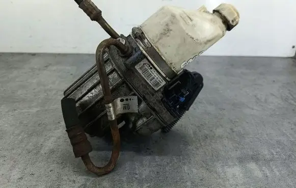 Opel Astra H Power steering pump 13192897