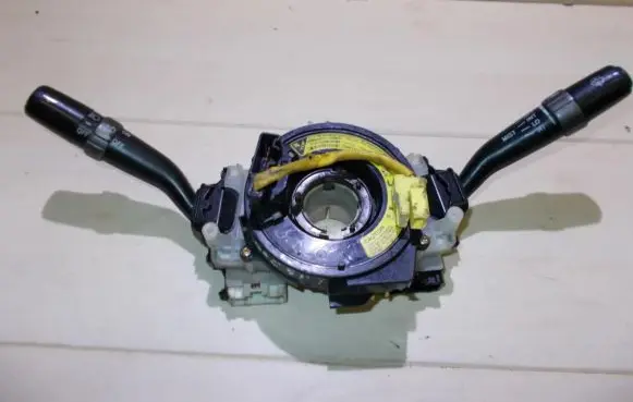 Wiper turn signal indicator stalk/switch