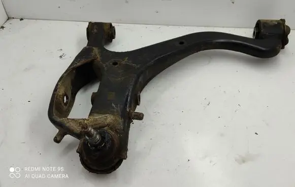 Land Rover Discovery 3 - LR3 Front lower control arm/wishbone