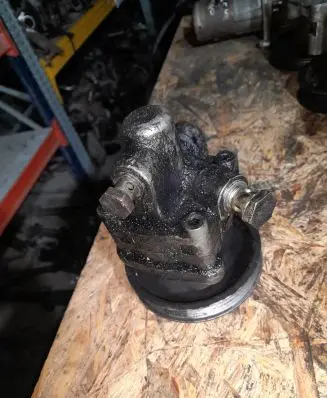BMW 5 E34 Power steering pump 1141042 K060410 7681955Z32