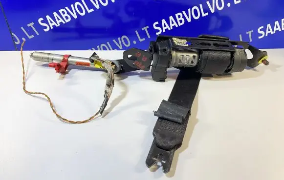 Volvo V70 Front seatbelt 30734732 6075637R0A