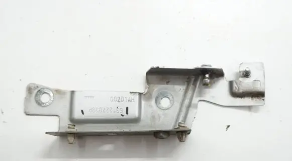 Renault Captur Fender mounting bracket 631227839RACR 631227839R