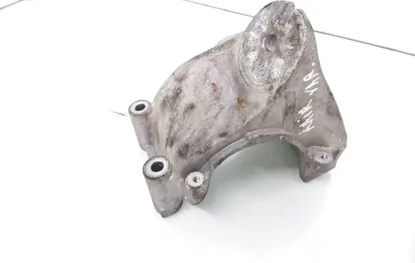 Volkswagen Touareg I Engine mounting bracket 07Z199307B
