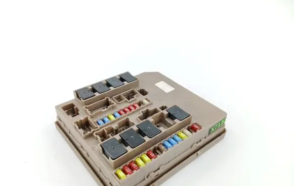 Renault Clio III Fuse module 674660A