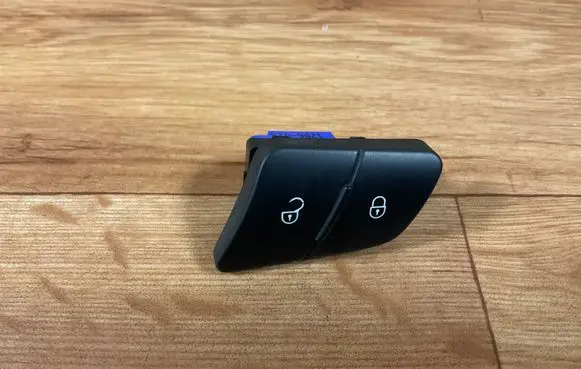 Volkswagen PASSAT B6 Central locking switch button 3C0962125B 170601S