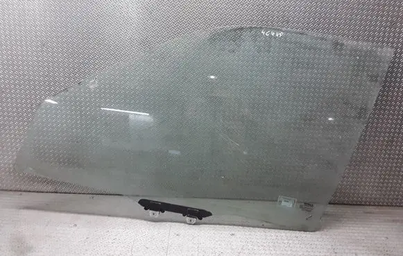 Honda CR-V Front door window glass four-door