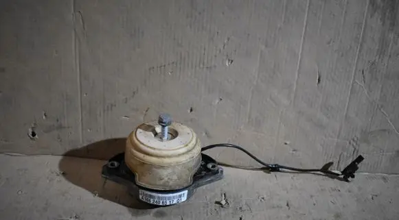 Mercedes-Benz GLE (W166 - C292) Engine mount vacuum valve 