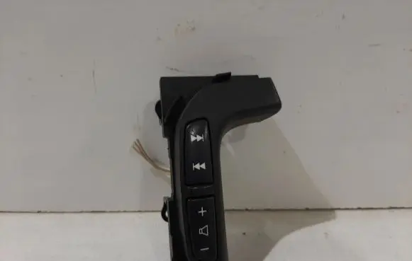 Volvo XC70 Steering wheel buttons/switches 30739577